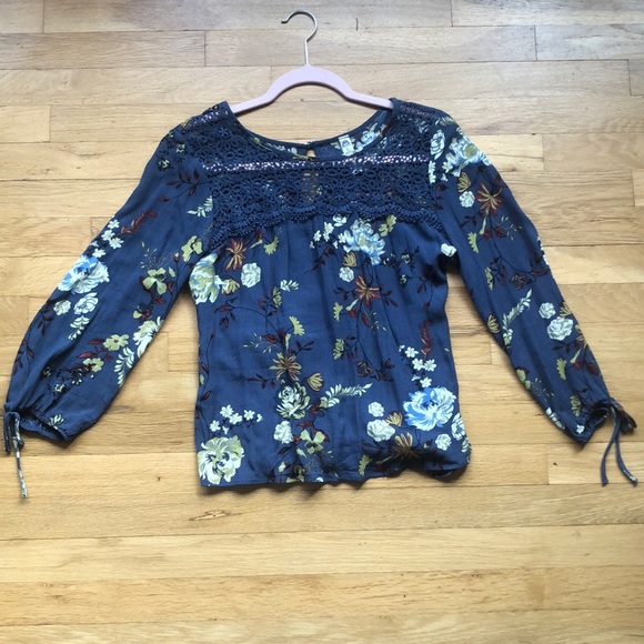 American Rag Blouse - Picture 2 of 6